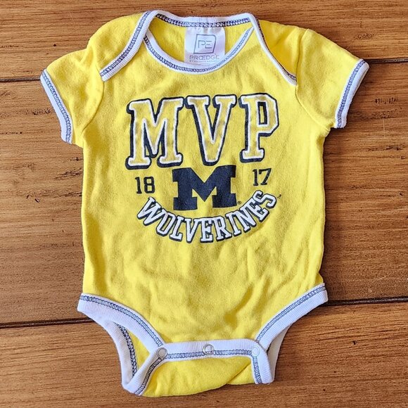 NCAA Michigan Wolverines Bodysuit Set Of 2 Size 0-3 Months - Picture 3 of 7